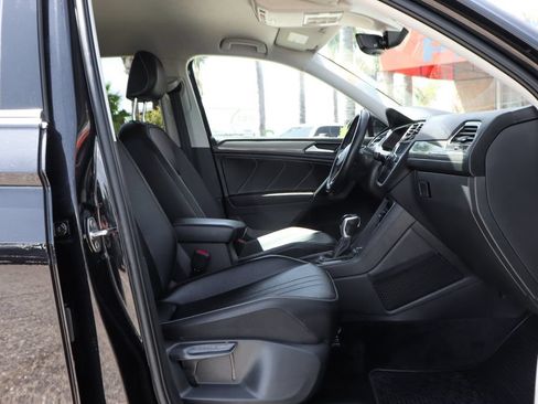 Used 2022 Volkswagen Tiguan SE FWD image 35