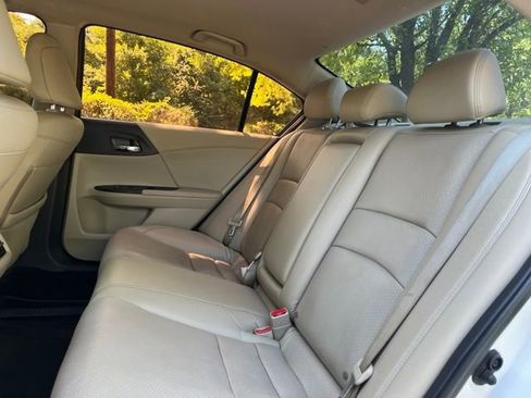 Used 2017 Honda Accord Touring image 16