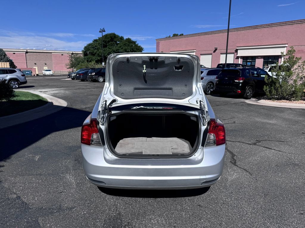 Used 2008 Volvo S40 2.4i FWD image 11