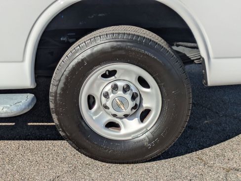 Used 2024 Chevrolet Express 2500 w/ Driver Convenience Package image 9