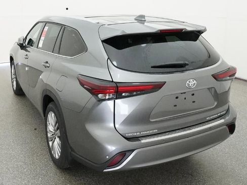 New 2026 Toyota Highlander Platinum AWD/4WD image 6