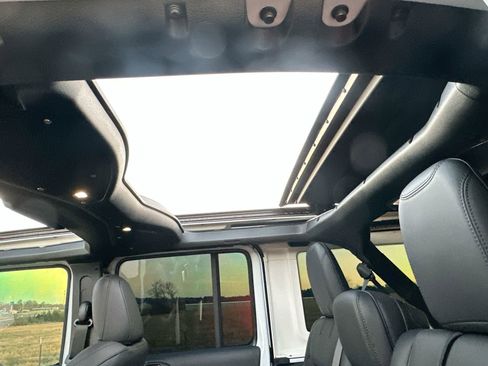 New 2025 Jeep Wrangler Unlimited Rubicon image 24