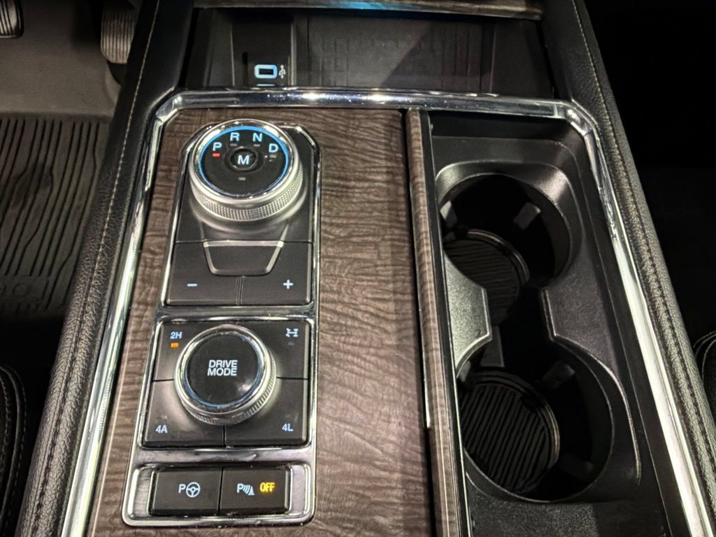Used 2018 Ford Expedition Limited w/ Equipment Group 301A AWD/4WD image 16