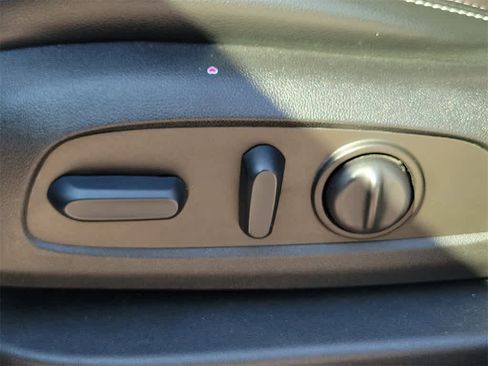 Used 2023 GMC Terrain SLT image 19