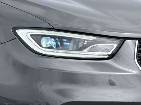 Used 2023 Chrysler Pacifica Pinnacle FWD image 8