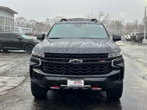 Used 2024 Chevrolet Suburban Z71 w/ Luxury Package image 2