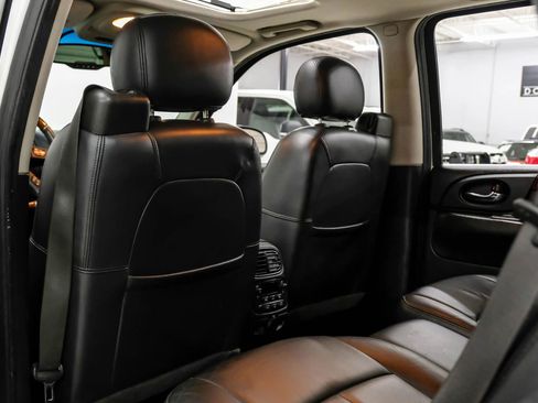 Used 2009 GMC Envoy Denali w/ Sun And 6-Disc Cd Package AWD/4WD image 33