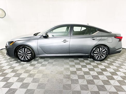 Used 2024 Nissan Altima 2.5 SV FWD image 6