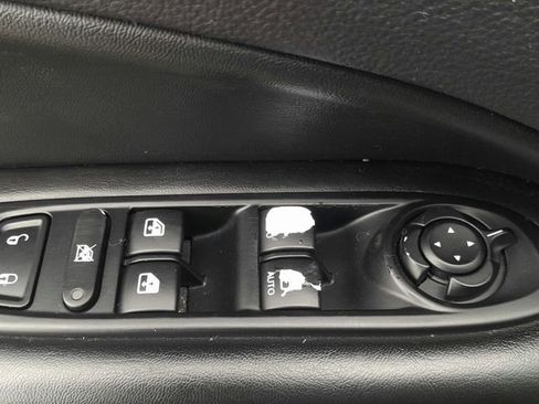 Used 2018 Jeep Compass Sport w/ Cold Weather Group FWD image 16