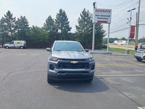Used 2024 Chevrolet Colorado LT w/ Advanced Trailering Package AWD/4WD image 2