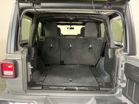 Used 2019 Jeep Wrangler Unlimited Sport image 9