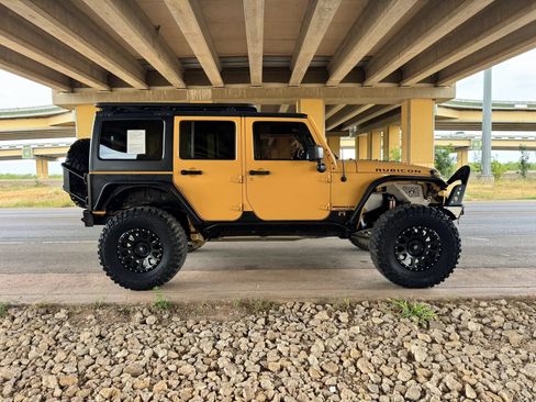 Used 2014 Jeep Wrangler Unlimited Rubicon w/ Max Tow Package AWD/4WD image 2
