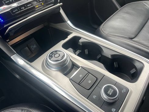 Used 2022 Ford Explorer Limited w/ Equipment Group 301A AWD/4WD image 28