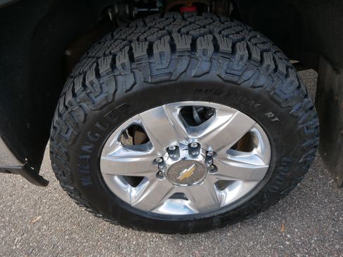 Used 2022 Chevrolet Silverado 3500 LTZ w/ LTZ Premium Package image 16