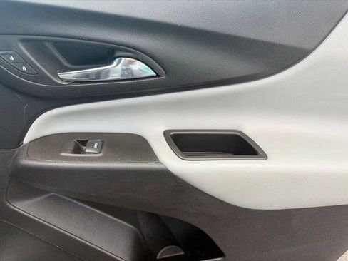 Used 2023 Chevrolet Equinox LS FWD image 39
