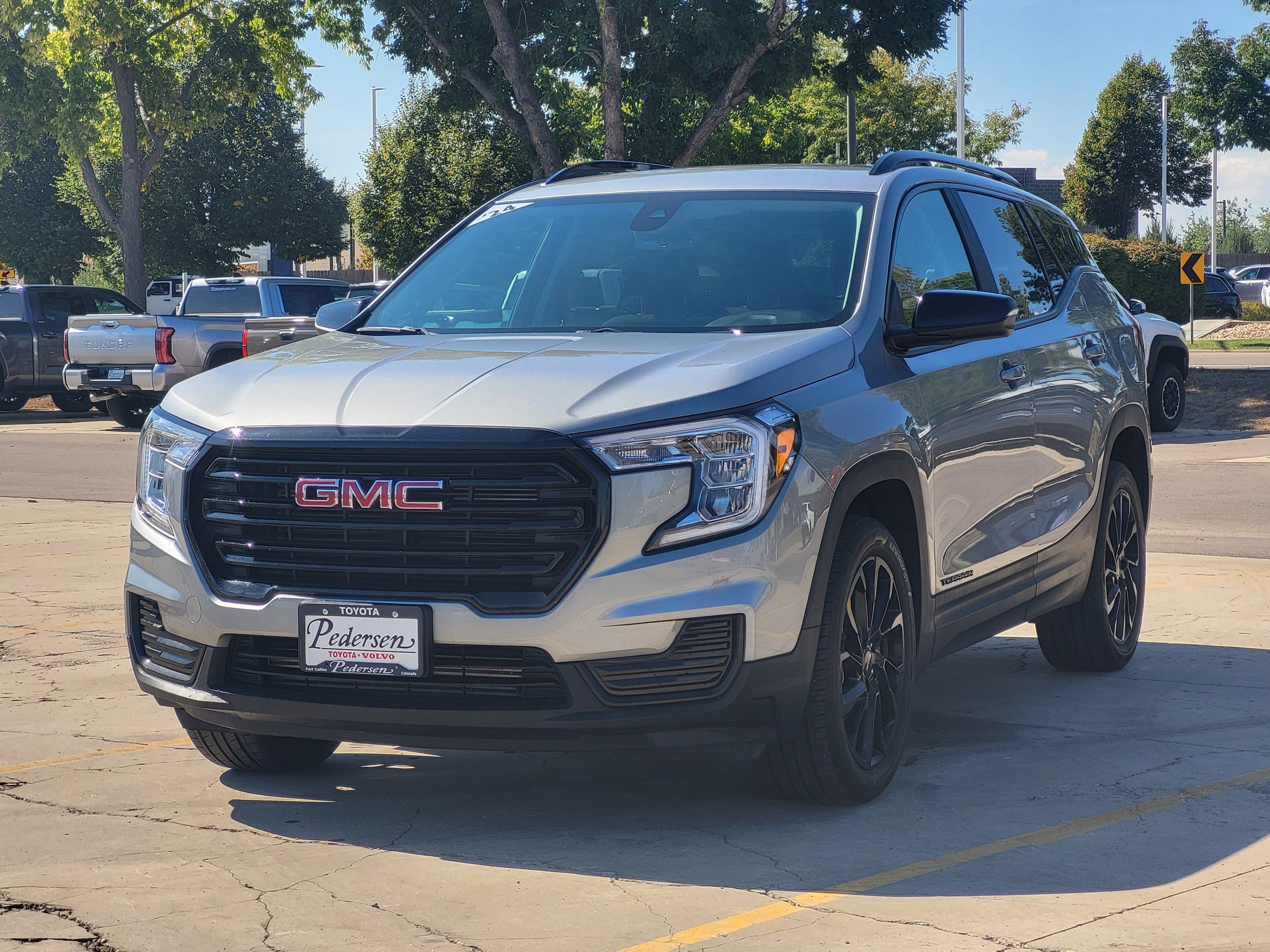 Used 2024 GMC Terrain SLE w/ Driver Convenience Package AWD/4WD image 4