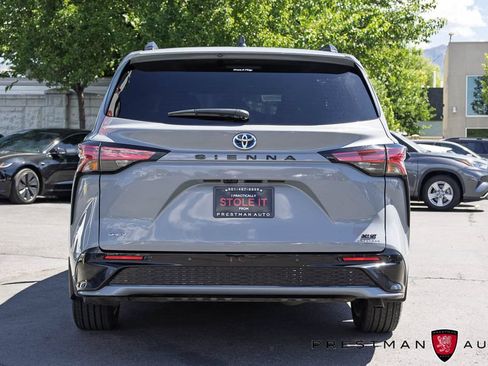 Used 2025 Toyota Sienna XSE FWD image 17