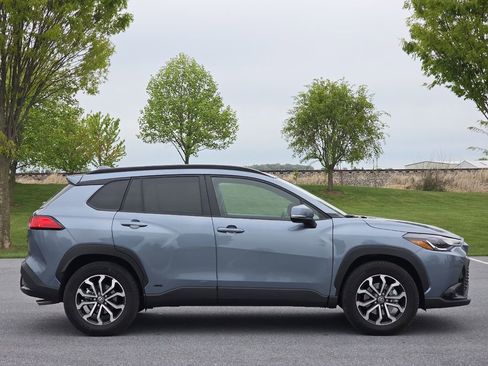 Used 2023 Toyota Corolla Cross AWD Hybrid w/ Moonroof Package image 9