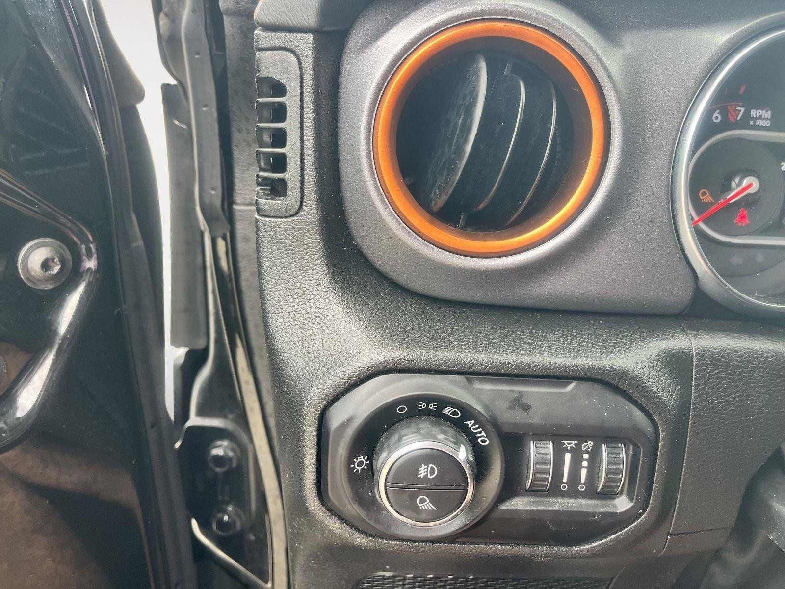 Used 2022 Jeep Gladiator Mojave w/ LED Lighting Group AWD/4WD image 11