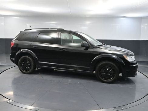 Used 2019 Dodge Journey SE image 3