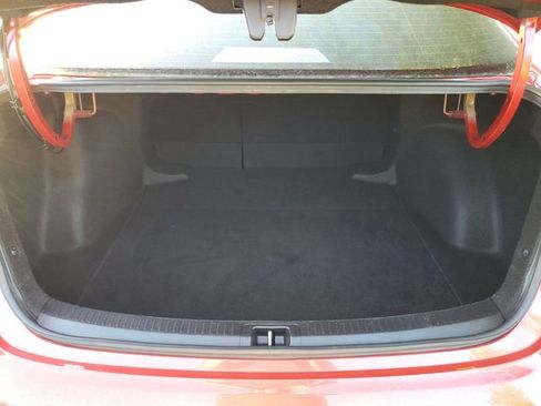 Used 2021 Toyota Corolla LE image 9