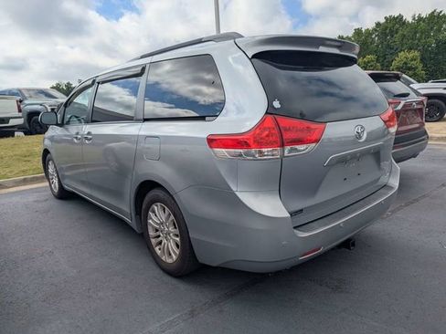 Used 2013 Toyota Sienna XLE w/ Entertainment Pkg FWD image 4