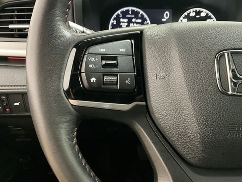 Used 2025 Honda Odyssey Sport-L image 17