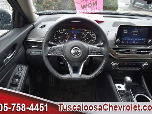 Used 2024 Nissan Altima 2.5 SV image 25