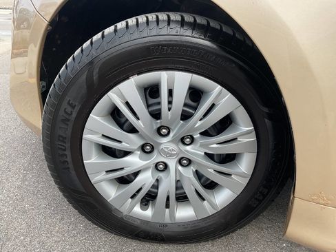 Used 2012 Toyota Camry LE image 38