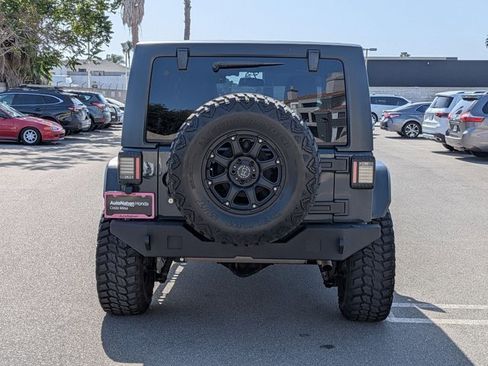 Used 2018 Jeep Wrangler Unlimited Sport S image 7
