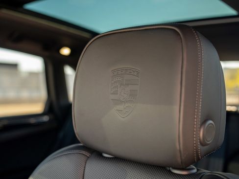 New 2026 Porsche Macan AWD/4WD image 13