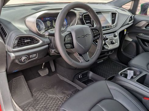 New 2026 Chrysler Pacifica Select w/ S Appearance Package FWD image 32
