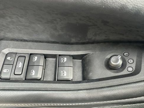 Used 2022 Jeep Grand Cherokee L Limited image 11