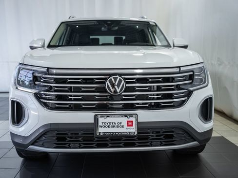 Used 2025 Volkswagen Atlas SEL AWD/4WD image 2