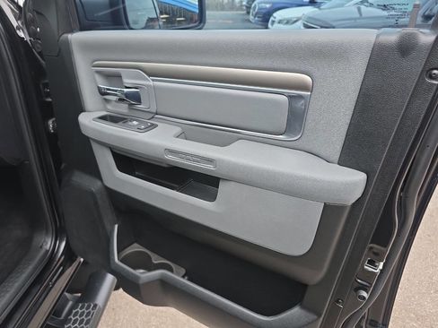 Used 2018 RAM 1500 SLT image 28