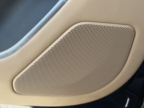 Used 2023 Land Rover Range Rover Long Wheelbase Autobiography image 18