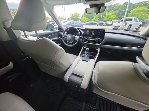 Used 2026 Toyota Grand Highlander AWD image 23