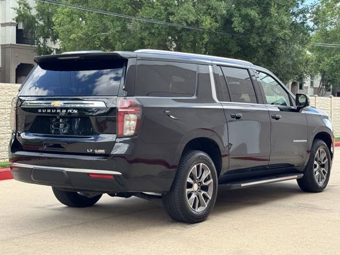 Used 2022 Chevrolet Suburban LT w/ Luxury Package RWD image 5