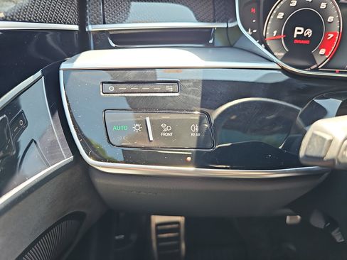 Used 2025 Audi S8 AWD/4WD image 27
