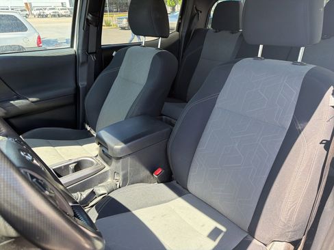 Used 2021 Toyota Tacoma TRD Sport AWD/4WD image 21
