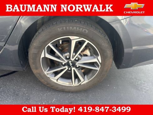 Used 2024 Kia Forte LXS w/ LXS Technology Package FWD image 13