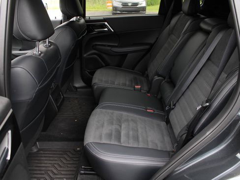Used 2024 Mitsubishi Outlander SE Black Edition AWD/4WD image 16