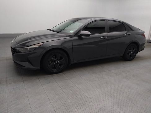 Used 2023 Hyundai Elantra SEL w/ Cargo Package FWD image 2