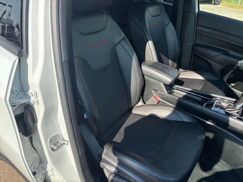 Used 2025 Jeep Compass Trailhawk w/ Trailer Tow Group image 35