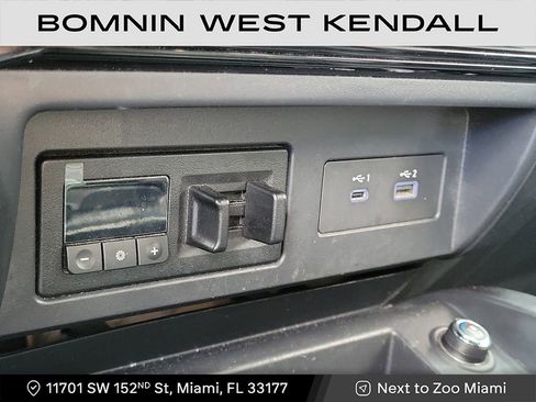 Used 2023 Nissan Titan PRO-4X w/ Pro-4x Convenience Package image 19