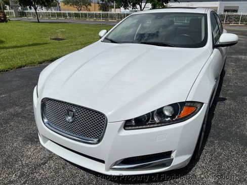 Used 2013 Jaguar XF image 16
