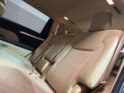 Used 2014 Toyota Highlander Plus image 29