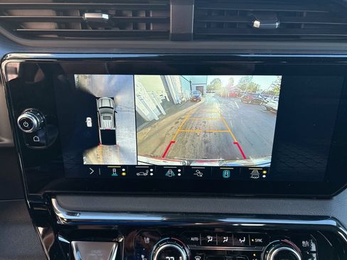 Used 2023 GMC Sierra 1500 AT4 w/ AT4 Preferred Package AWD/4WD image 18
