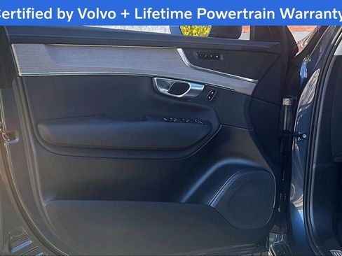 Used 2025 Volvo XC90 B6 Plus image 24