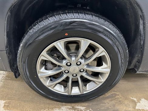 Used 2020 Jeep Cherokee Latitude Plus w/ Cold Weather Group image 31